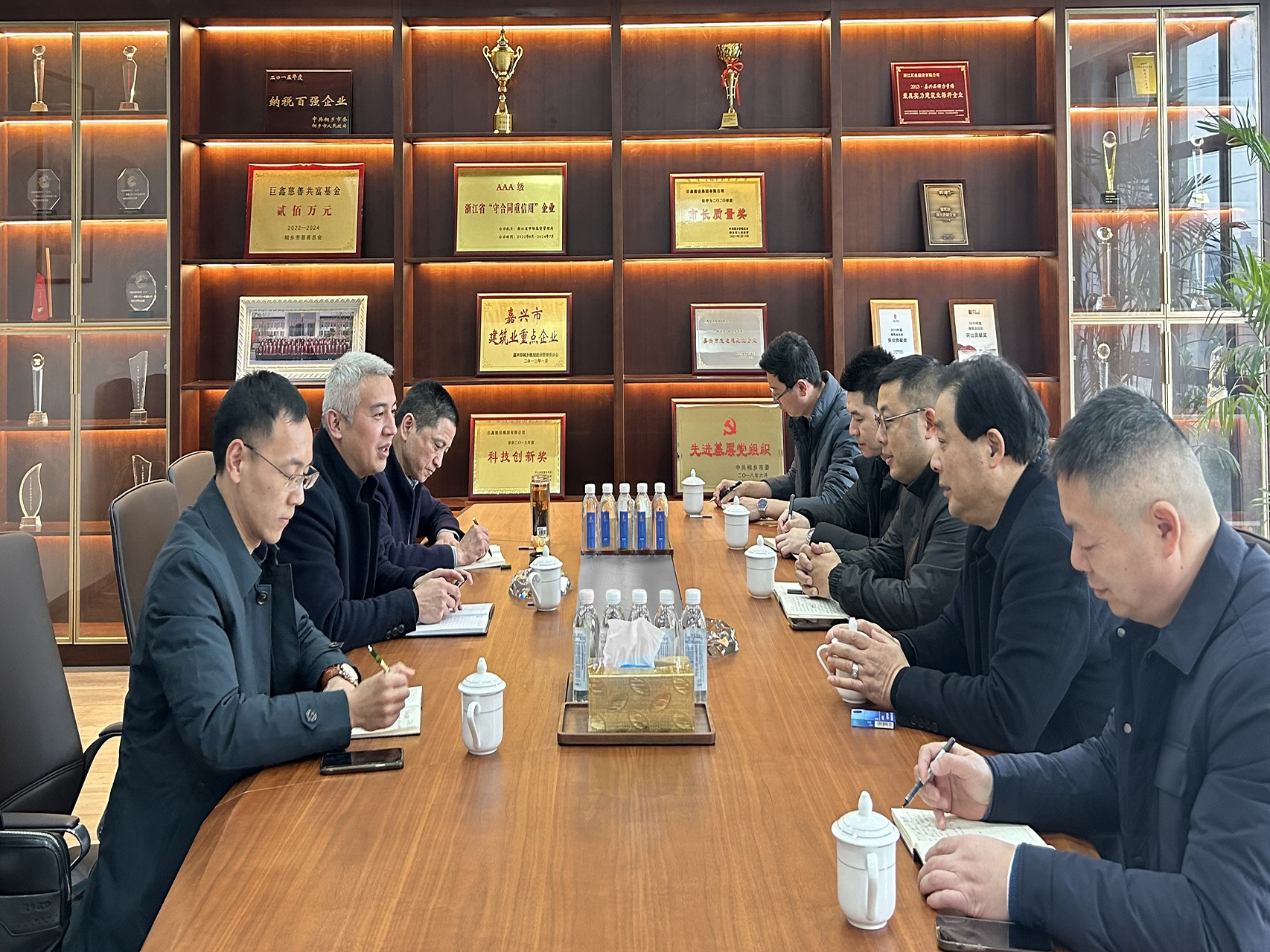 桐鄉市住建局黨委書(shū)記、局長(cháng)黃明華一行蒞臨調研指導
