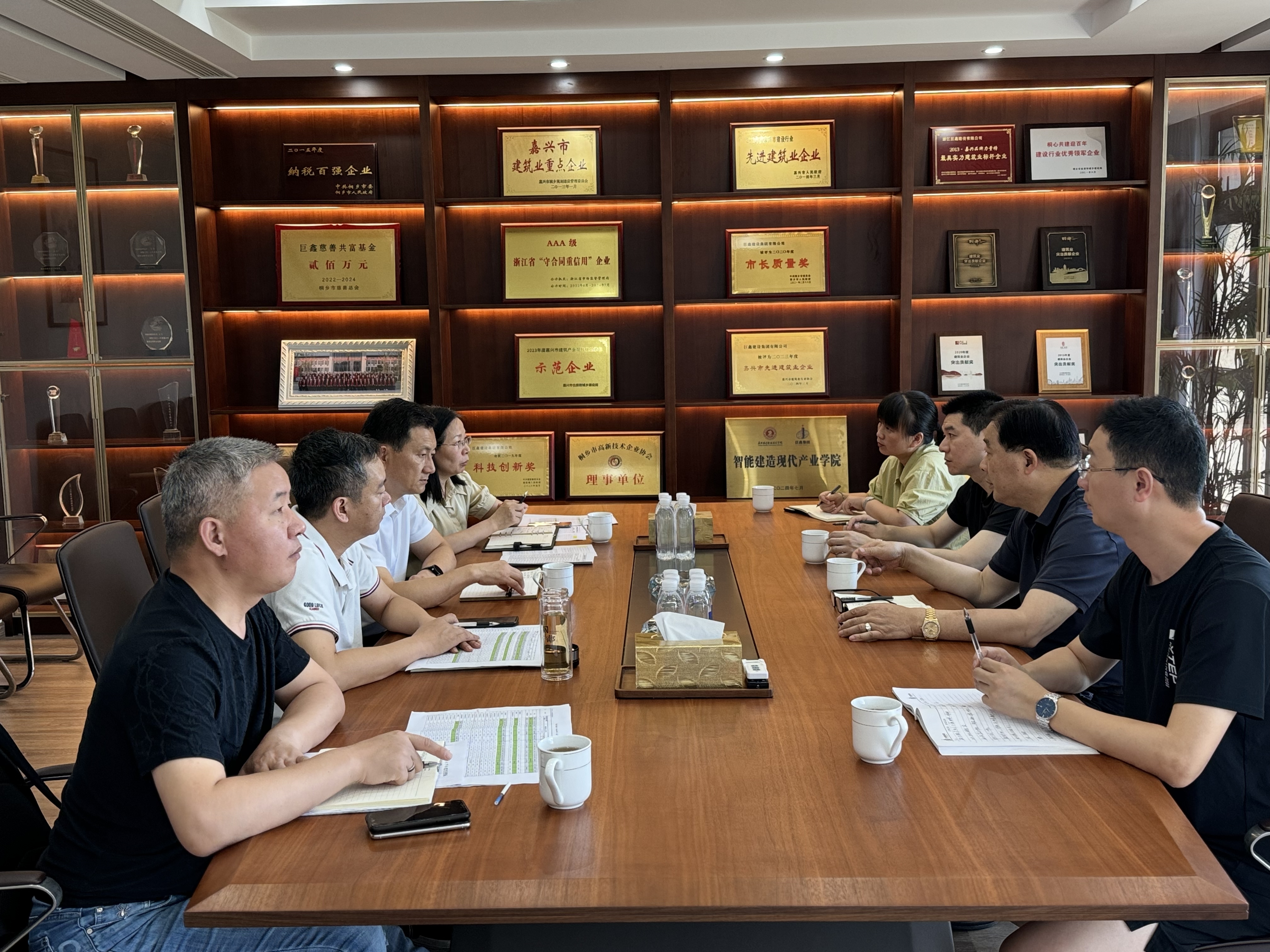 嘉興市住建局黨委委員、副局長(cháng)朱斌一行蒞臨調研指導